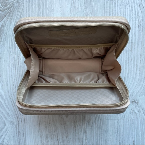 Giorgio Armani for Eva Air makeup cosmetics case cardholder sleep mask dust bag - Picture 3 of 11